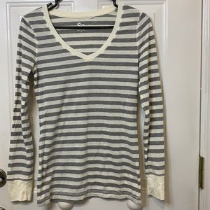 Long sleeve v neck shirt size medium